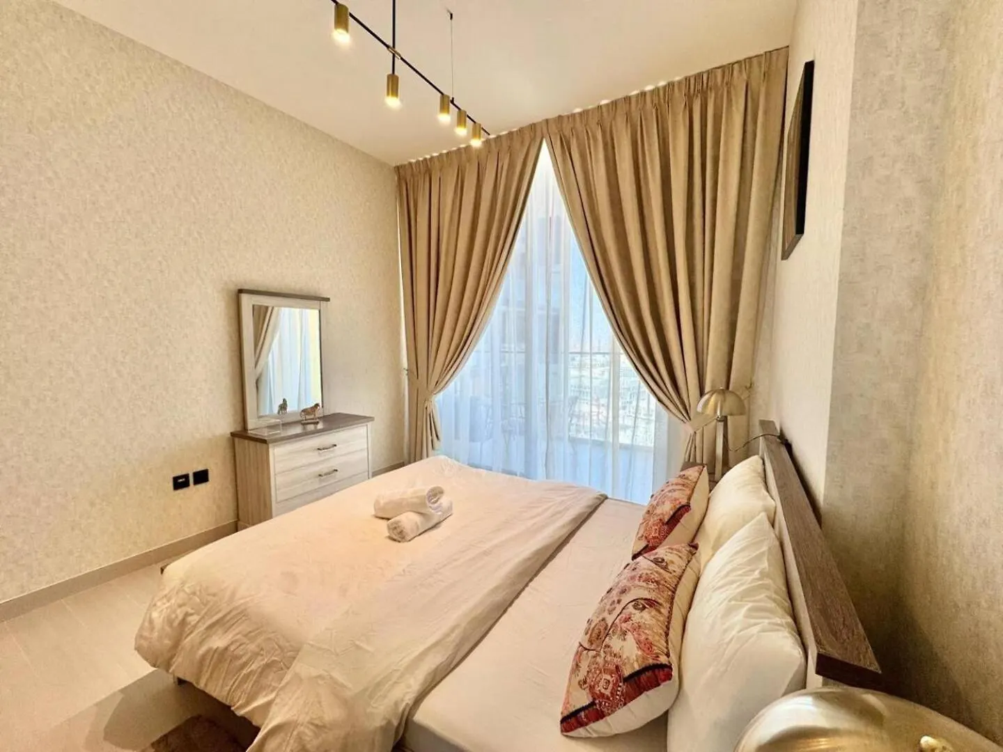 Apartament Stylish 1Br In Jvc With Pool View Dubaj